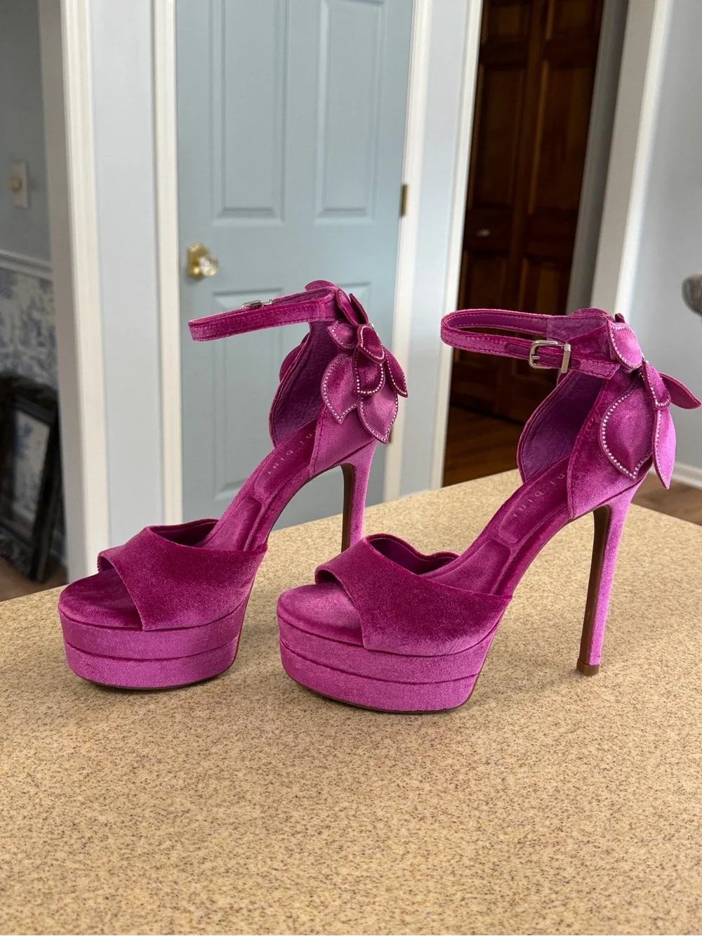 Gianni Bini Berry Pink Velvet Flower Rhinestone Ultra Platform Heels Sandals 7